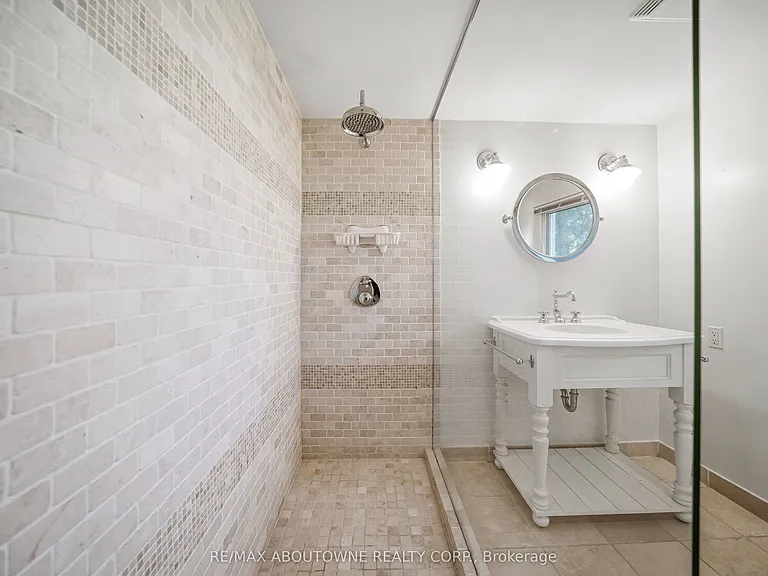 481 Anthony Dr — Photo 26