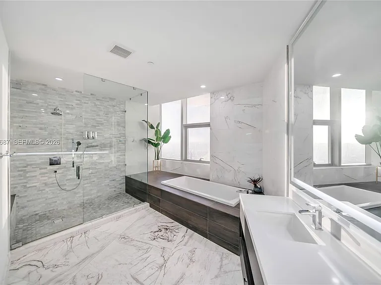851 NE 1st Ave #Penthouse 4612 — Photo 10