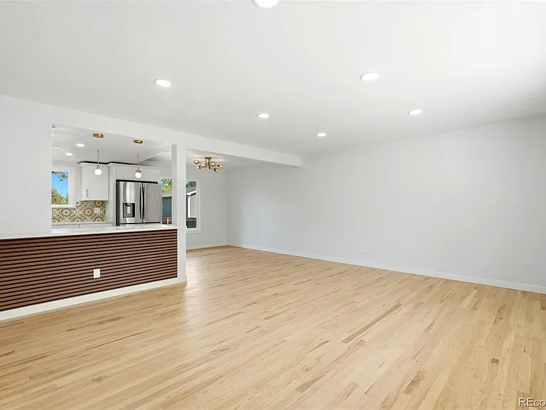 6752 S Dahlia Ct — Photo 4