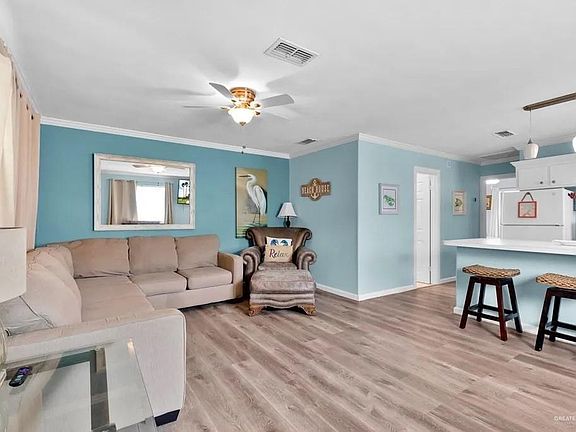 5th image of 210 W Gardenia St #11