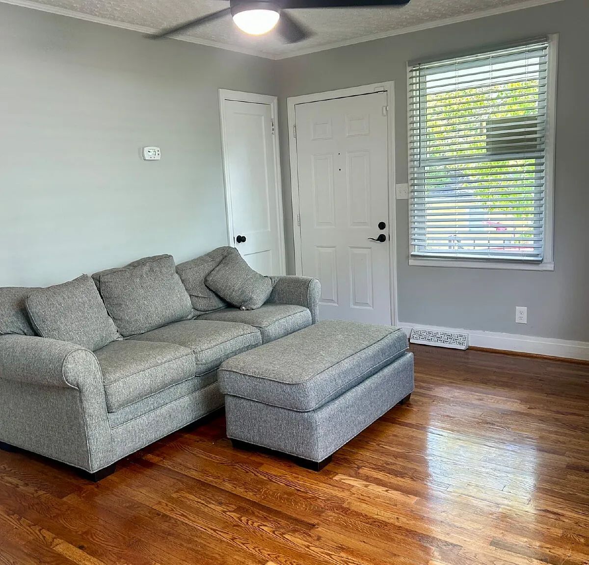 2 bed, 1.0 bath, 726 sqft, $1,150 — Photo 3