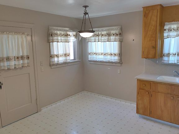 3rd image of 28 Homestead Ave
