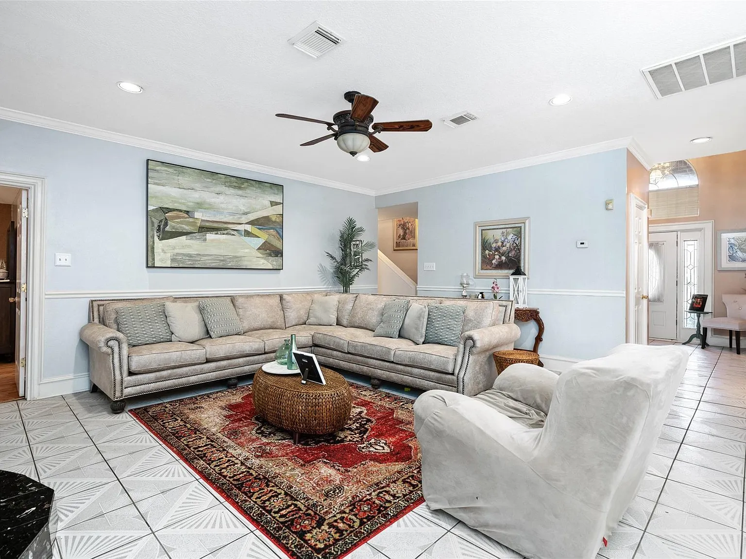 4 bed, 2.5 bath, 2620 sqft, $2,600 — Photo 4