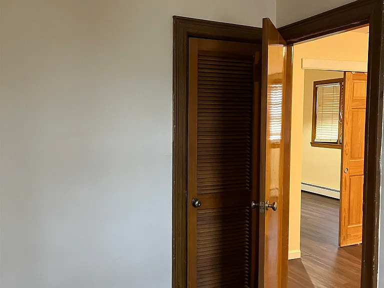 36 Humphrey Ave — Photo 4