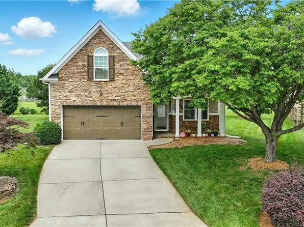 4520 Willows Ct, High Point, NC 27265