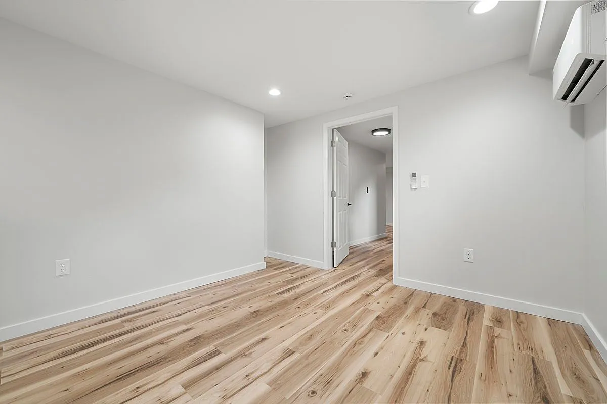 Downtown House with Garage — Photo 2