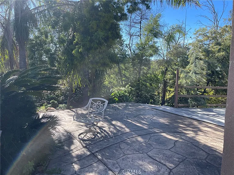 1412 Pine Heights Way — Photo 3
