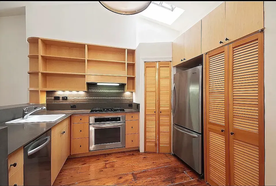 9 East 9th Street — Photo 2