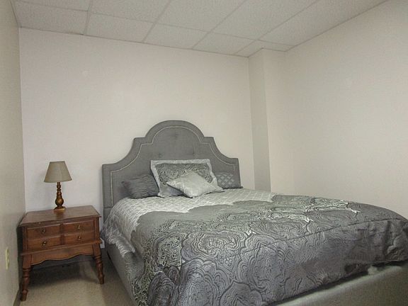 4th image of 704 Deahl St