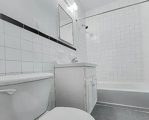Bathroom, photo 1