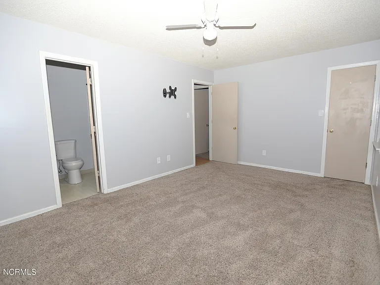 621 S Hampton Dr — Photo 16