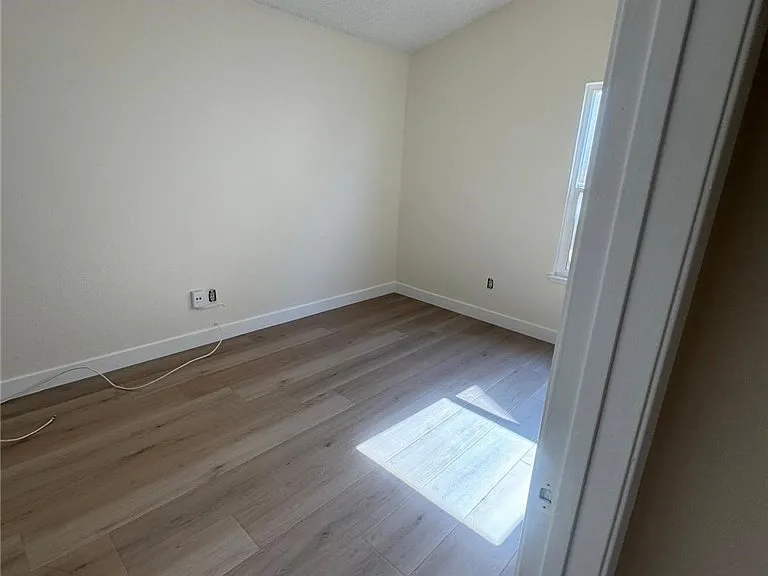 3133 Heather Ave — Photo 6