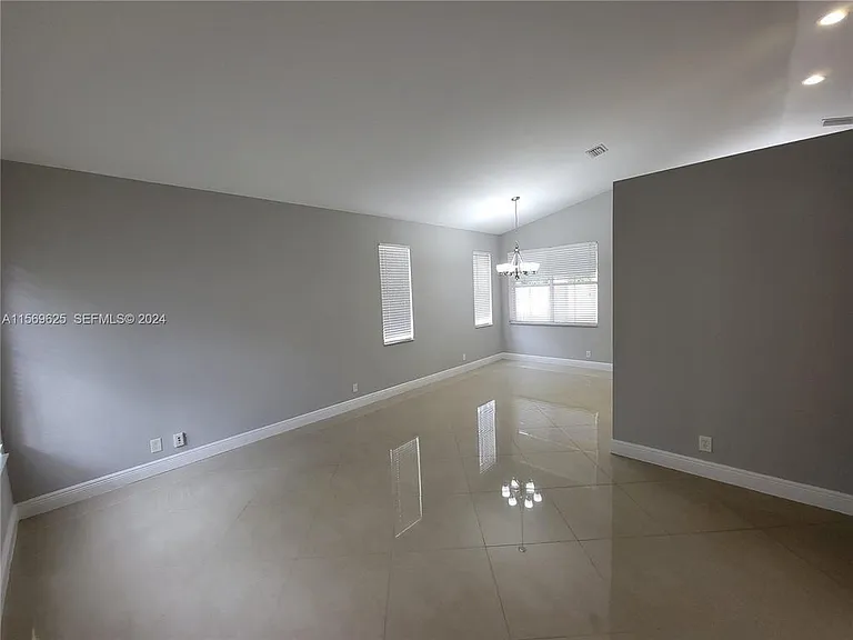 928 Falling Water Rd — Photo 6