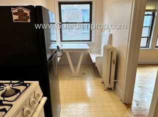 Studio Lakes Uptown Apartment, Blocks from Both Lakes, Hardwood Floors, One Month Free, Minneapolis, MN 55408