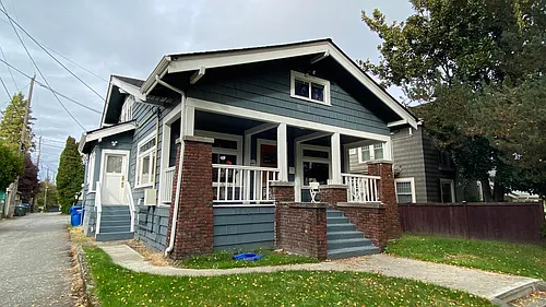 1712 NE 55th St Photo 1