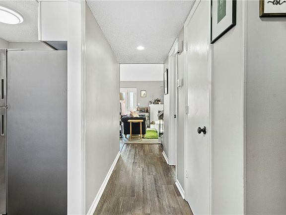 5th image of 711 E 122nd St
