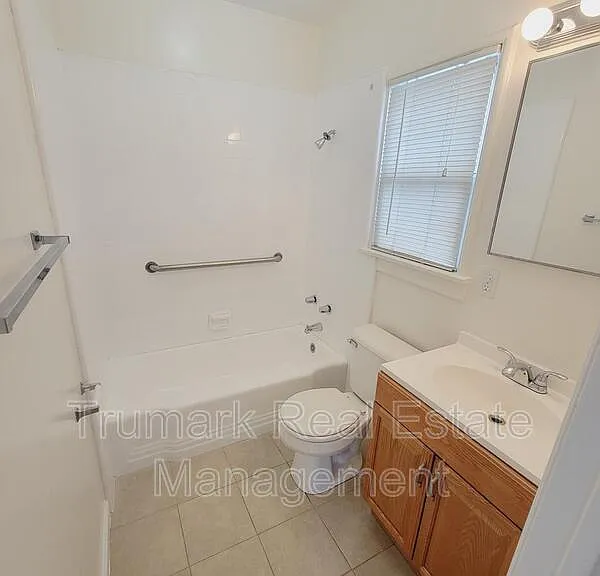 927 E Lexington Dr #A — Photo 6