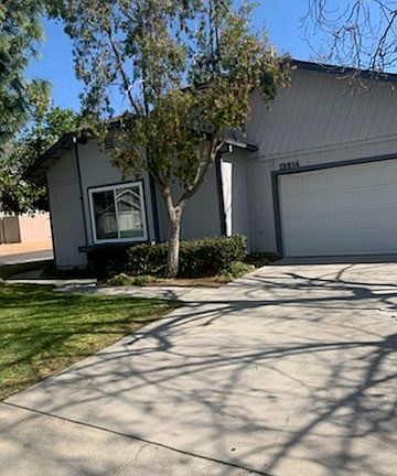 4th image of 13914 Fenton Ave #2