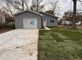 652 Franklin Rd, Pontiac, MI 48341