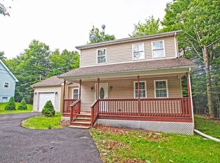 1070 Country Place Dr, Tobyhanna, PA