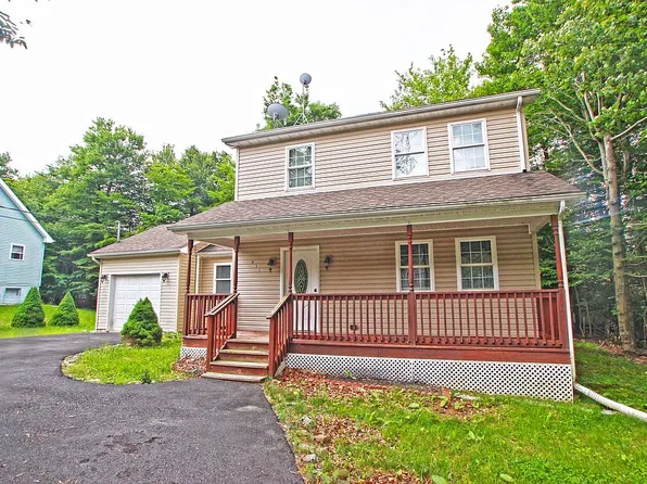 1070 Country Place Dr, Tobyhanna, PA 18466