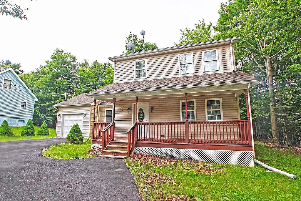 1070 Country Place Dr photo 1