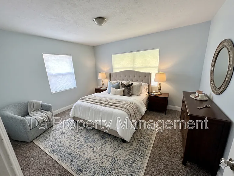 4721 E Castlewood Dr — Photo 8