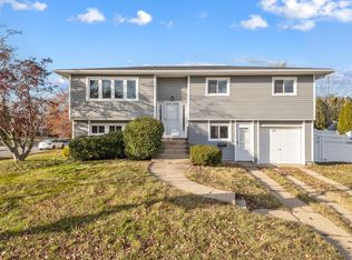 181 Haypath Rd, Old Bethpage, NY 11804