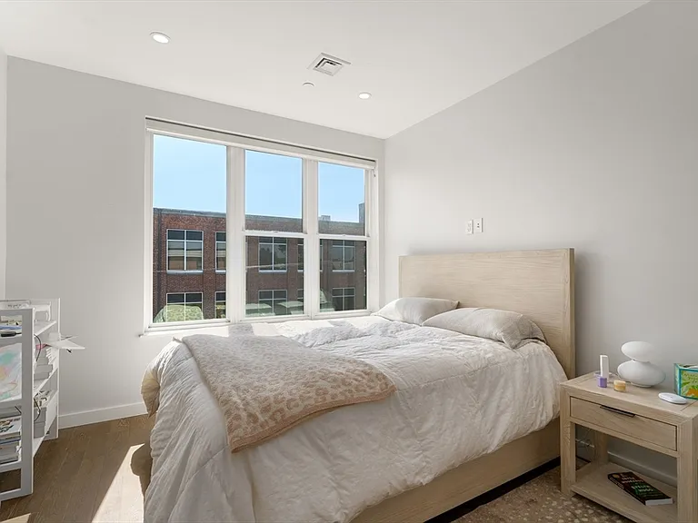 68 Los Angeles St #Penthouse 6 — Photo 9