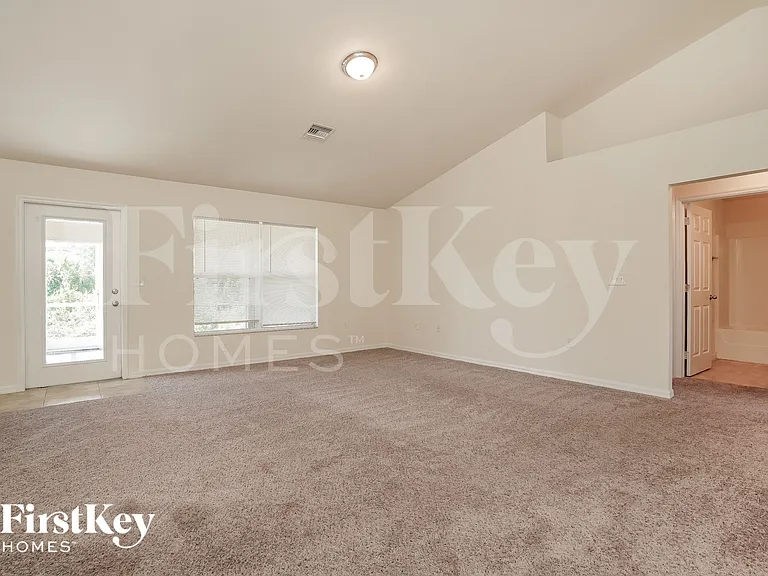 2819 34th St SW — Photo 2