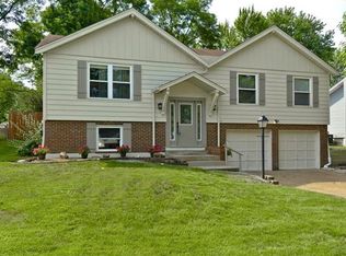 33 Debbie Dr, Saint Peters, MO