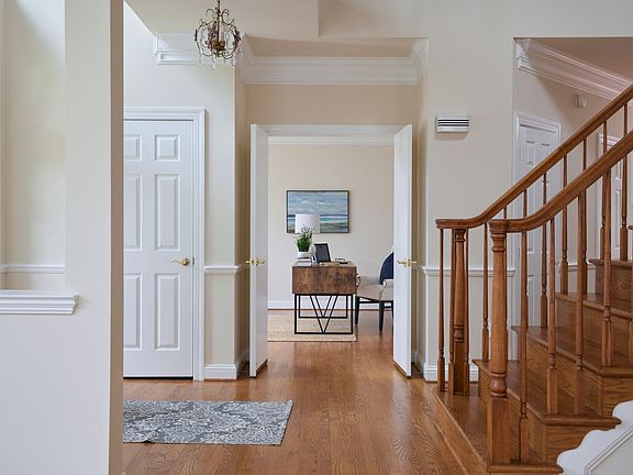 3rd image of 10607 Farmbrooke Ln