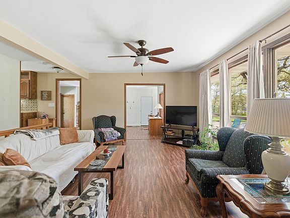5th image of 6458 Clearwater Rd