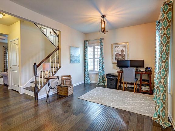 4th image of 9523 Thornecrest Dr