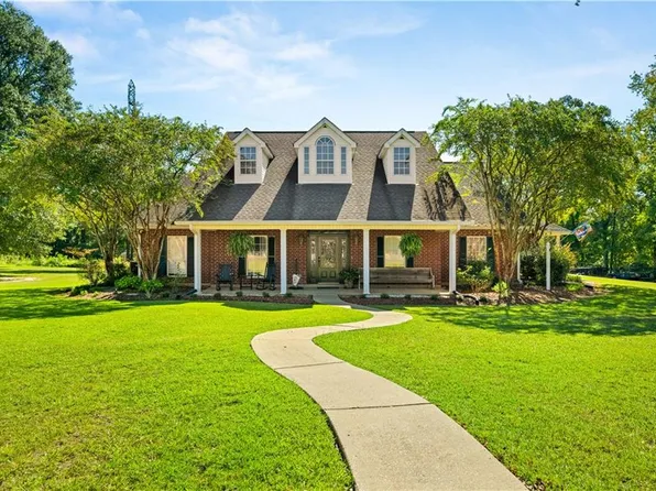 1518 Masters Dr, Pineville, LA 71360