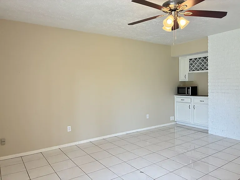 2715 Kingfisher Dr — Photo 10