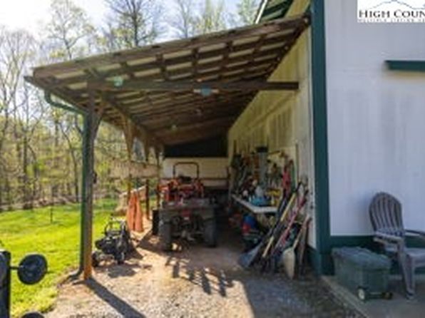 906 Long Hill Road, Pilot Mountain, NC 27030