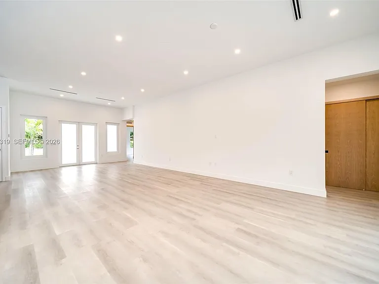 8990 N Miami Ave — Photo 21