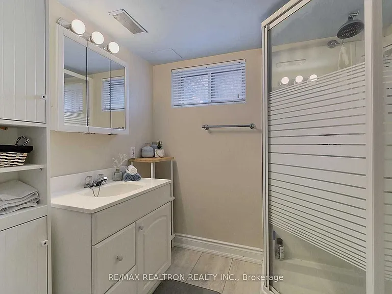 330 Gells Rd #LOWER — Photo 10