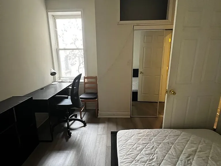 425 N Preston St — Photo 3