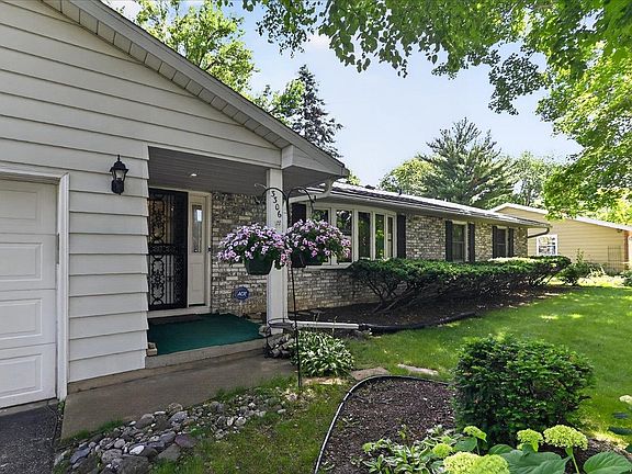 3rd image of 3306 Kingston Dr