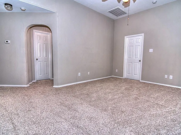 9400 Woodhurst Dr — Photo 15