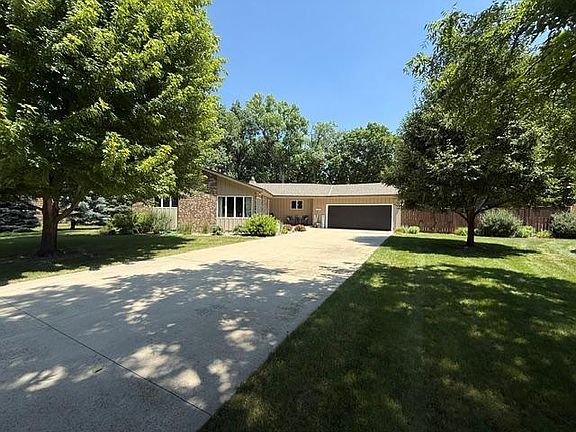3rd image of 104 Cedar Point Rd