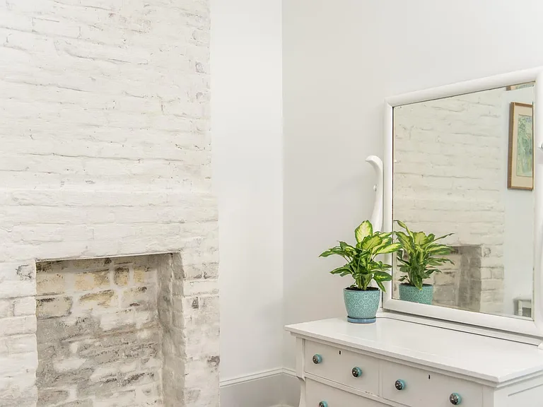 1040 Louisa St — Photo 10