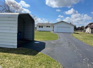 716 E Allen Ct, Au Gres, MI