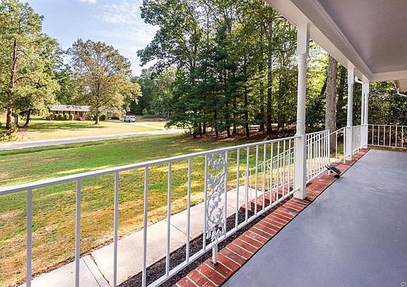 4th image of 410 Bunker Ln