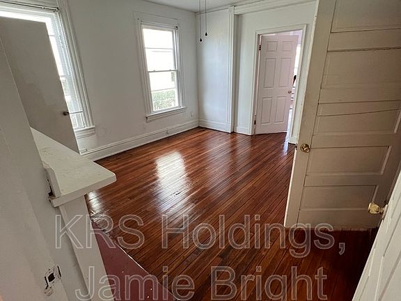 4th image of 1305 Oakwood Ave #A