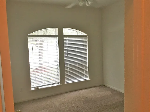 4702 Sebastopol Dr — Photo 11