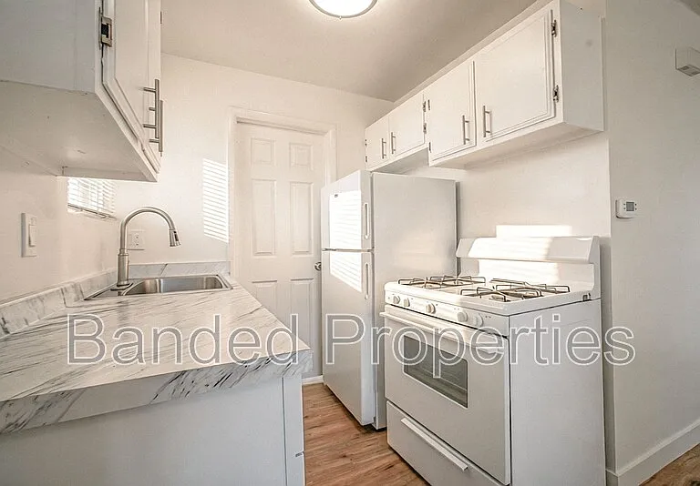 376 W 700 N #B — Photo 2