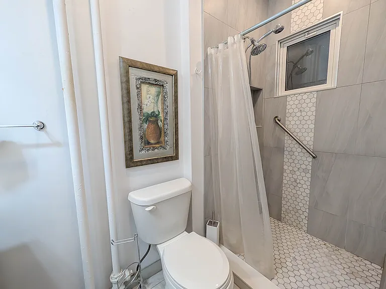 55 Wellington St S #3 — Photo 17
